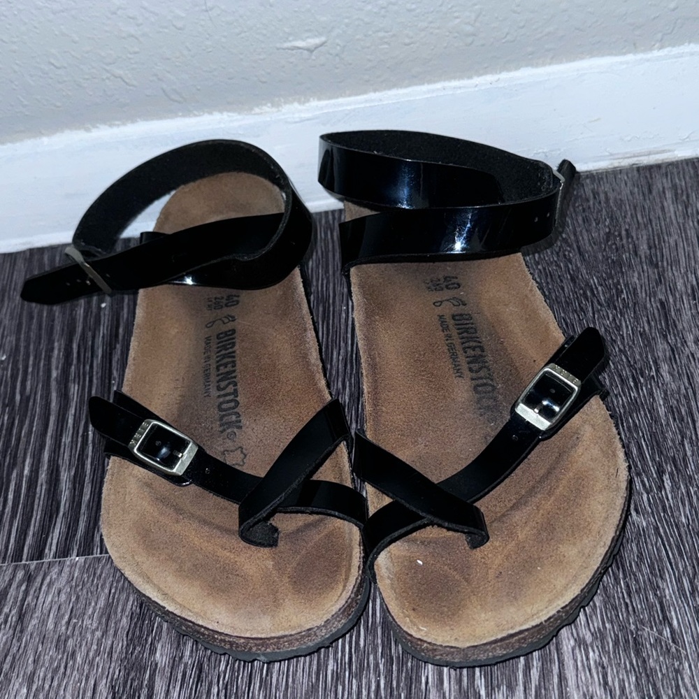 Yara Birkenstock Shiny Black Sandals